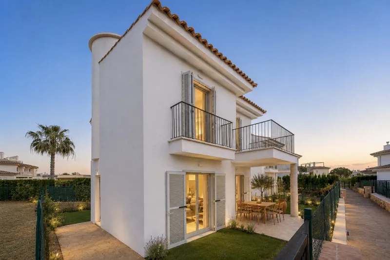 Compact Elegance by the Sea: Detached House in a Well-Kept Complex in Sa Ràpita — photo 2