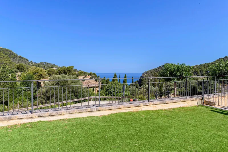 Impressive mansion with guest house, pool and sea views in Estellencs — photo 9