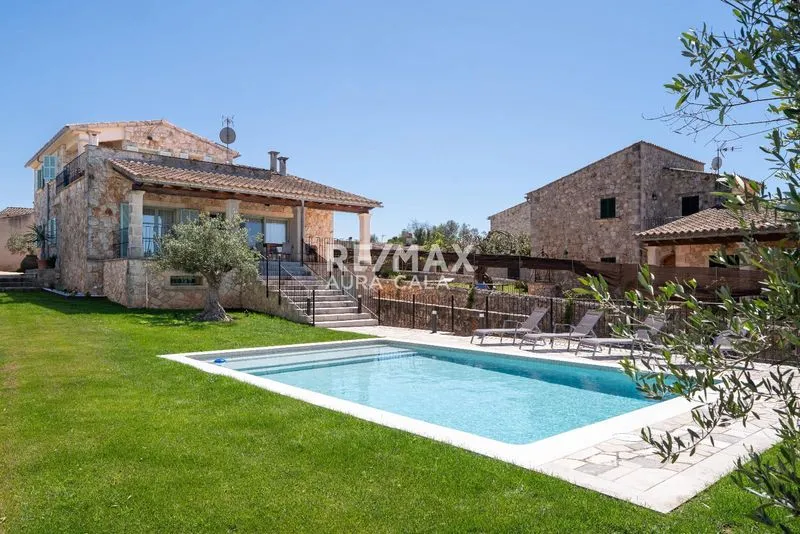 Elegant modern villa in Sineu with pool and spacious terraces — photo 1