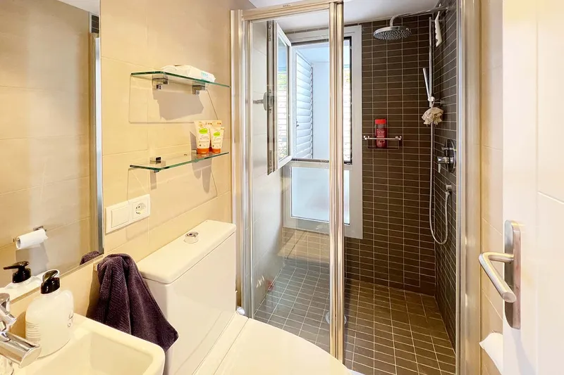 2-bedroom apartment in small harbor-view residence for rent — photo 9