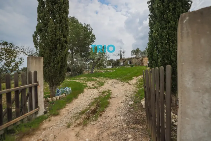 Discover the charm of rural life in Montuïri! We present this rustic finca to renovate, a peaceful refuge with a strategic location near the town center. — photo 4