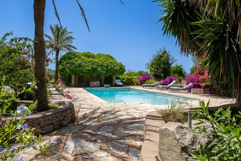 Historic stone finca with traditional character near Felanitx — photo 4