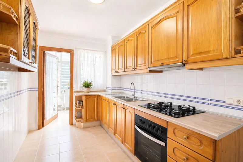 88m² apartment with 4 rooms, balcony and sea view for sale — photo 6