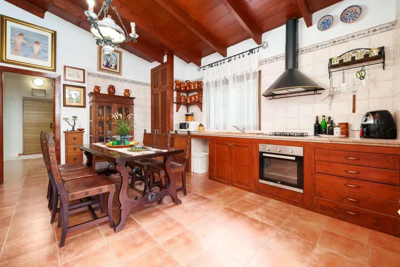House — photo 1