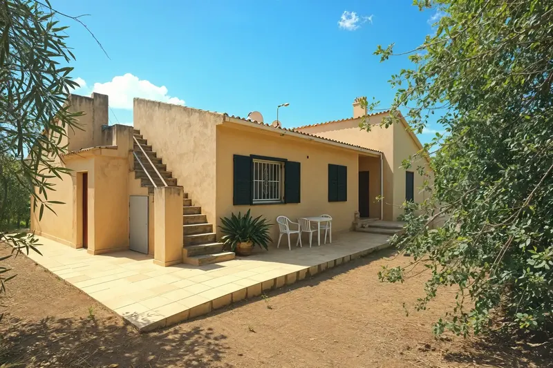 This charming rustic finca was built in 1970 on a natural plot of approx. 4,742 m² near Llucmajor and offers an opportunity — photo 2