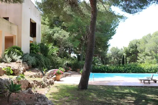 Villa with tennis court — photo 6