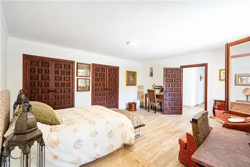 Finca on plot of approx. 7,500m2 with pool and mountain views. House of approx. 250m2, large living-dining room of approx. 42m2 with fireplace — photo 8
