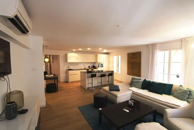 Herden Immobilien Mallorca exclusively sells a beautiful, bright and spacious apartment in the old town, directly at La Lonja in a prime location — photo 3