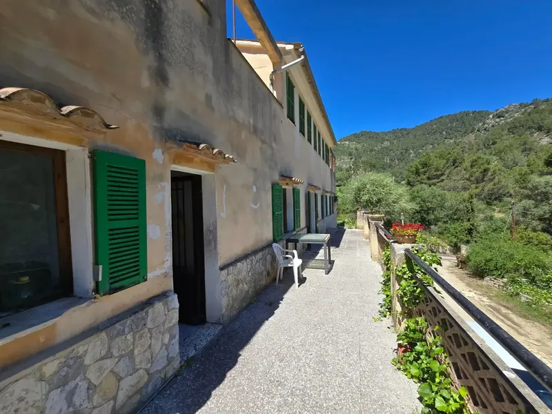 We present this magnificent property located in the charming municipality of Mancor de la Vall, ideal for those seeking a spacious and full home — photo 2