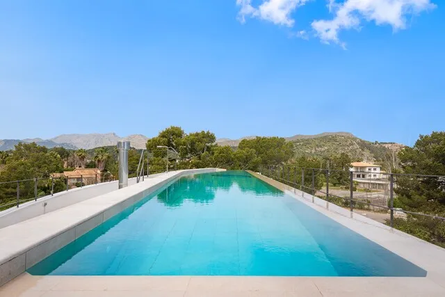 Contemporary villa for sale by the beach in Puerto Pollensa, North Mallorca — photo 5