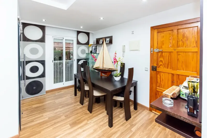 Discover this cozy ground floor apartment in Son Ferrer, a quiet residential area known for its excellent quality of life and its — photo 4