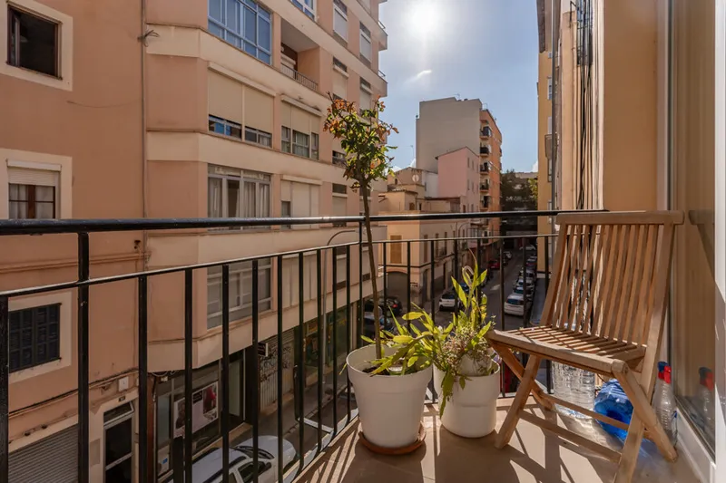 Price Reduction! Spacious Renovated Two-Bed Apartment in Blanquerna with Lift and Outside Space — photo 11