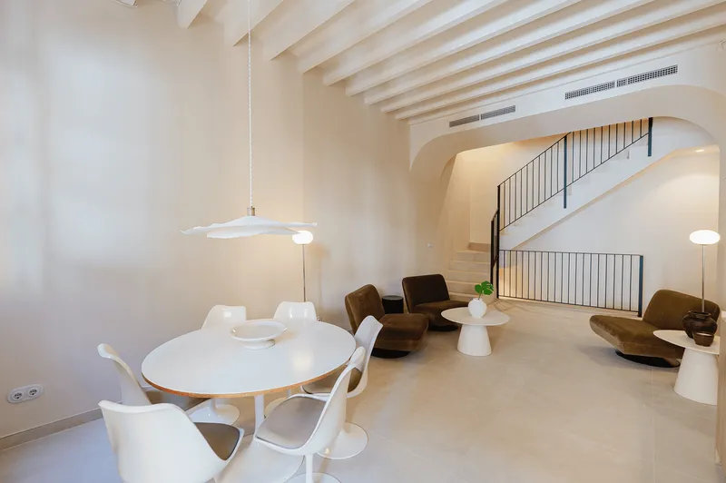 Renovated townhouse with terrace in Palma de Mallorca old town — photo 8