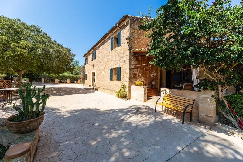 Spacious finca with 6 bedrooms, large garden, pool and generous cellar — photo 4