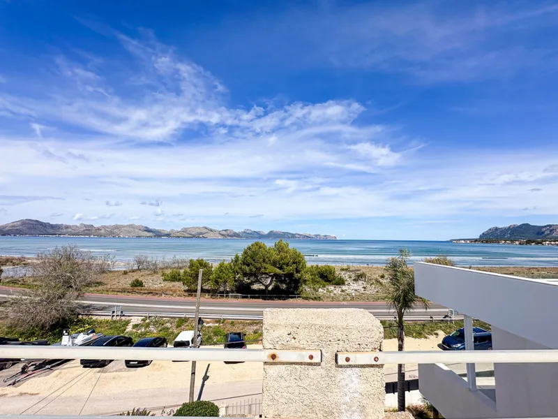 Unique investment! House plus two apartments on the beachfront — photo 2