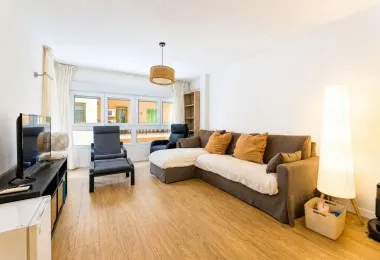 Three-bedroom flat with optional parking — photo 8