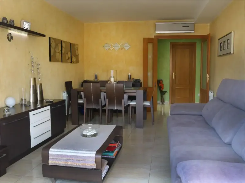 Space and light in Son Ferriol: Large apartment with terrace, two parking spaces and two storage rooms — photo 2