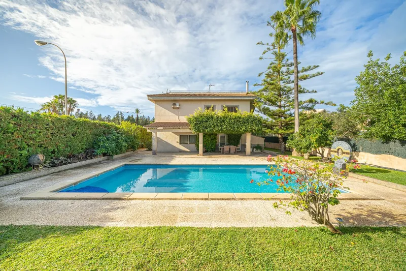 Detached chalet with pool in Las Palmeras urbanization — photo 3