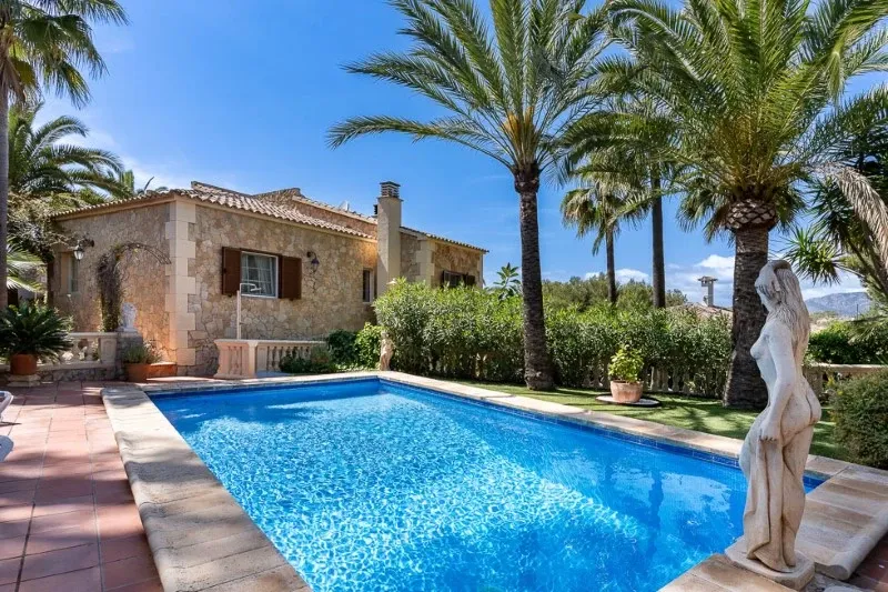 Mediterranean-style villa in Santa Ponsa with partial sea views and holiday rental permit — photo 1