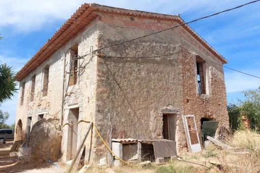 Consell: Rustic finca plot with stone house for renovation in Consell — photo 3