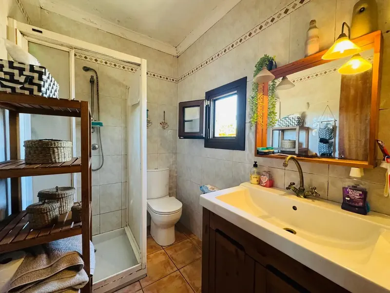 We present this fully legalized property, with grid electricity and its own well, located just 2 minutes from the center of Llucmajor, built — photo 2