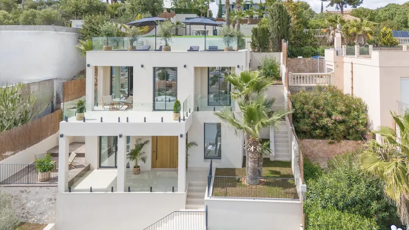 Modern villa for sale in Santa Ponsa with panoramic and sea views — photo 1