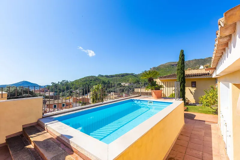 Investment property: Mediterranean estate with versatile uses — photo 3
