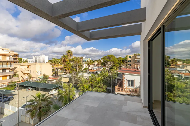 Penthouse in Playa de Palma - rooftop terrace with pool and partial sea views — photo 2