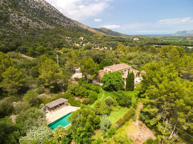 Opportunity! Exclusive finca with a holiday rental license (ETV) located in one of the best and most coveted areas on the outskirts of Pollensa. — photo 12