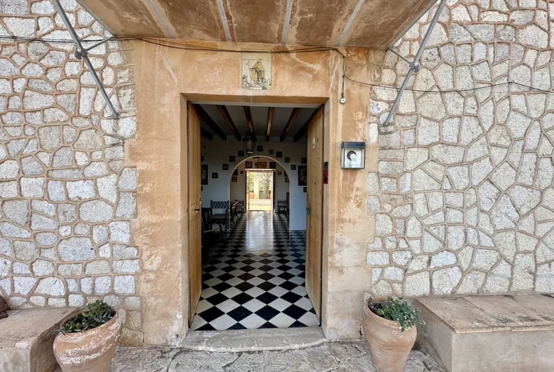 Old Mallorcan finca with large plot in Establiments — photo 7