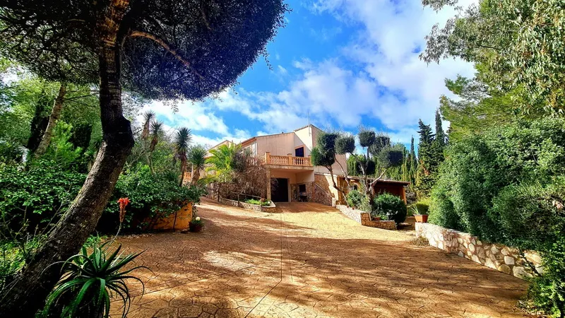 Charming Mallorcan finca in an excellent location — photo 1
