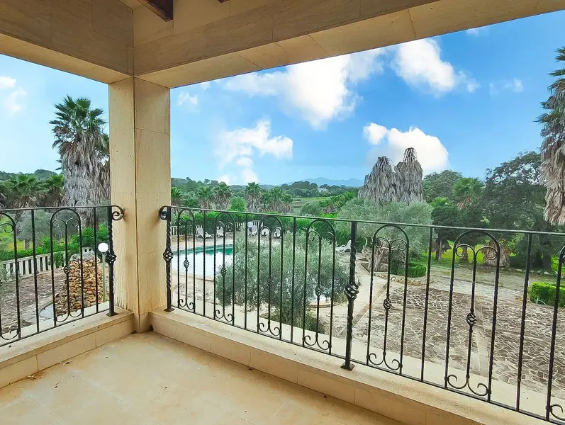 Discover an extraordinary property located in the charming surroundings of Artà, Mallorca. This magnificent estate features an impressive — photo 3