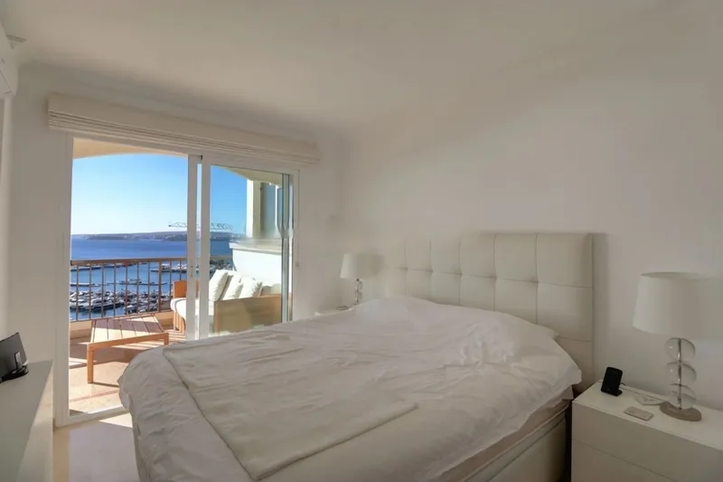 Penthouse with 2 bedrooms in the port of Puerto Portals with fantastic sea views — photo 9