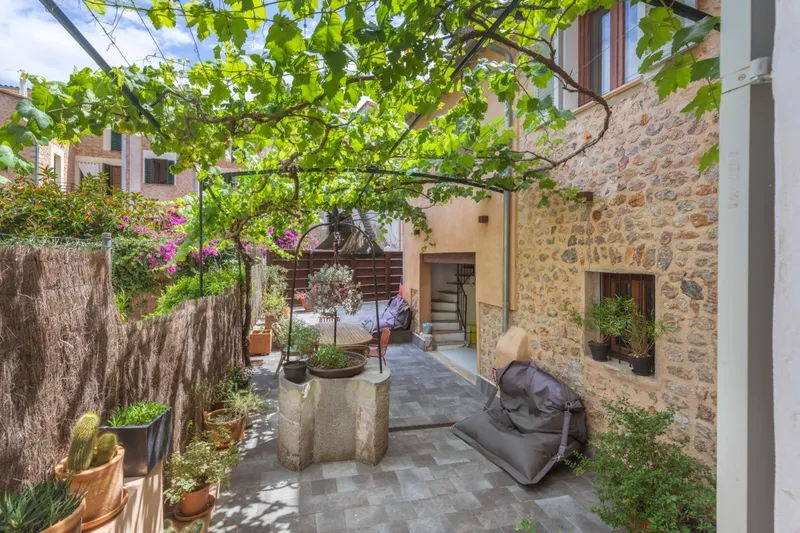 Traditional and renovated century-old townhouse in central Sóller — photo 9
