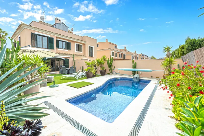 Stylish semi-detached house with pool & garden - carport — photo 2