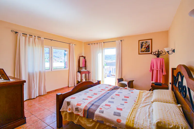 Ref. 2430C – Andratx – Beautiful and spacious detached village house with mountain views — photo 10