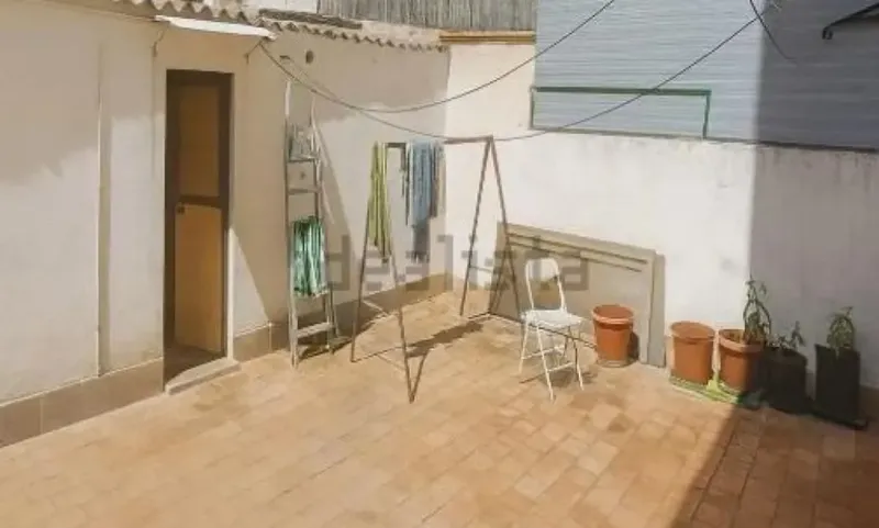Apartment with tenants, ideal for investors — photo 1
