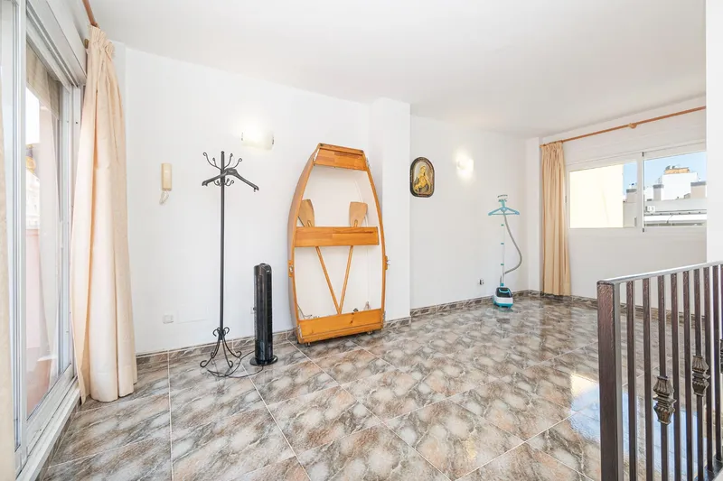 Four-storey detached house with garage and magnificent terrace in Camp d'en Serralta, Palma — photo 11