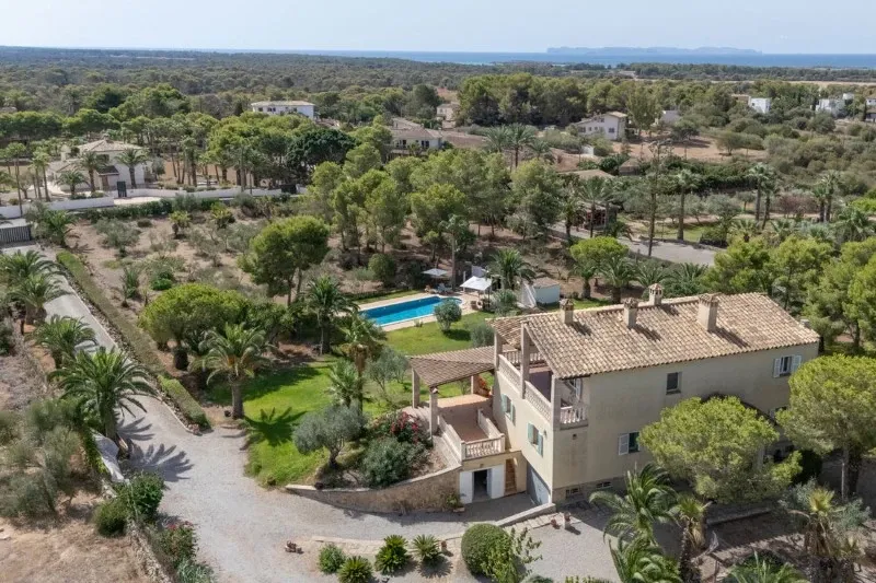 Mediterranean rustic house with garden and privacy in Colònia de Sant Jordi — photo 1