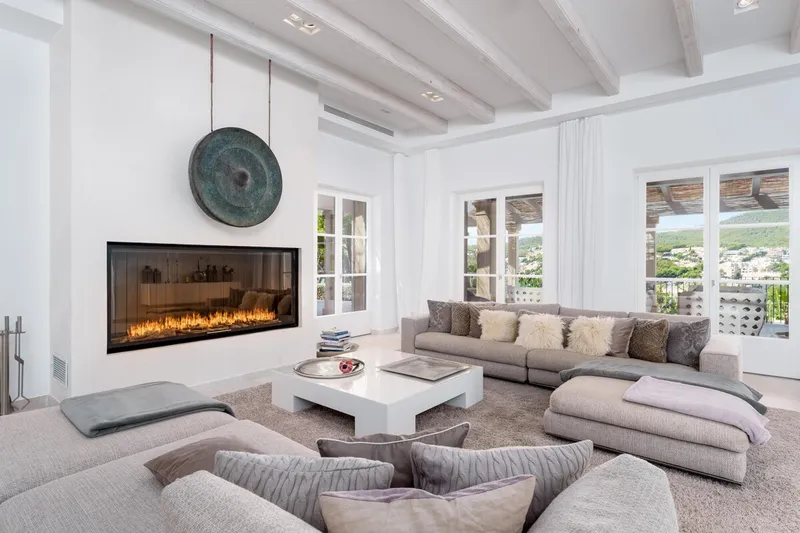 Rent: Luxury finca-style villa with gigantic sea views in Camp de Mar - Marcel Remus Real Estate — photo 9