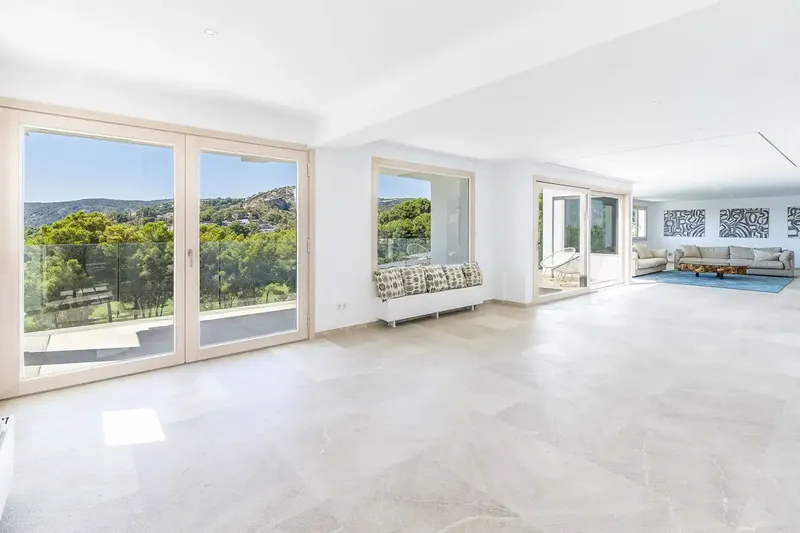 This spectacular villa in Son Vida with pool surrounded by palm trees and fantastic views of the green surroundings is located on a plot — photo 8