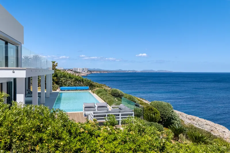 Front line villa with coastal views in Cala Murada — photo 3