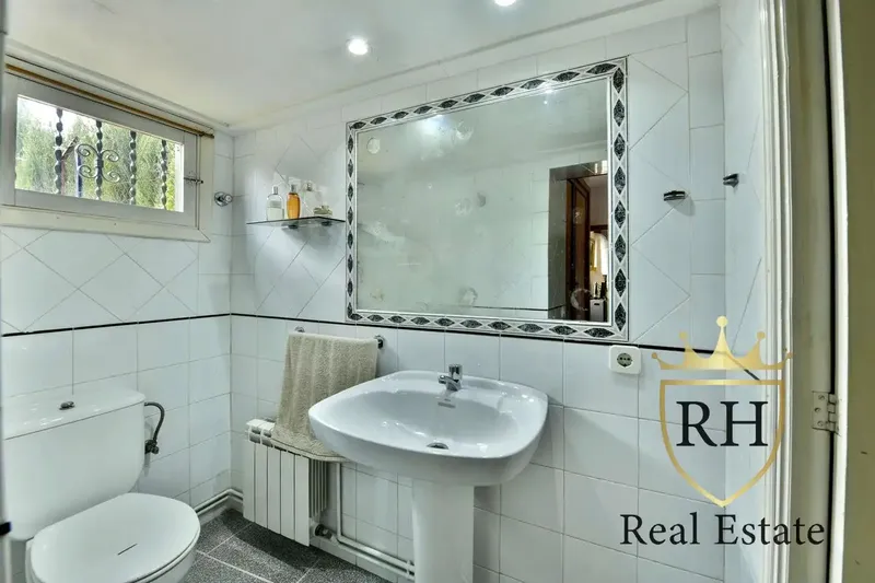 Casa rústica con jardín en venta en calle de Can Socies — photo 11