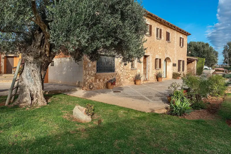Discover this charming rustic villa in the exclusive area of Sa Casa Blanca — photo 5