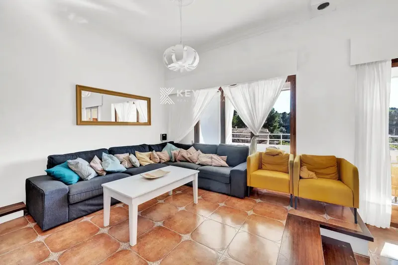 This impressive detached chalet, located in one of the most sought-after areas of Santa Ponsa, offers a perfect combination of location — photo 3