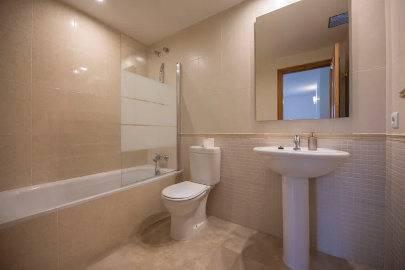 Large modern apartment with terrace and community pool in Sóller for longterm rent — photo 11