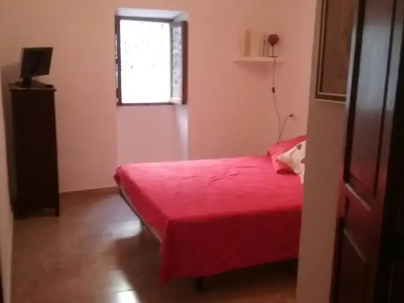 Casa de 3 plantas totalmente reformada en pleno centro de Montuiri. Planta baja con salón comedor (tiene sofá cama, mesa y 4 sillas). Cocina — photo 7