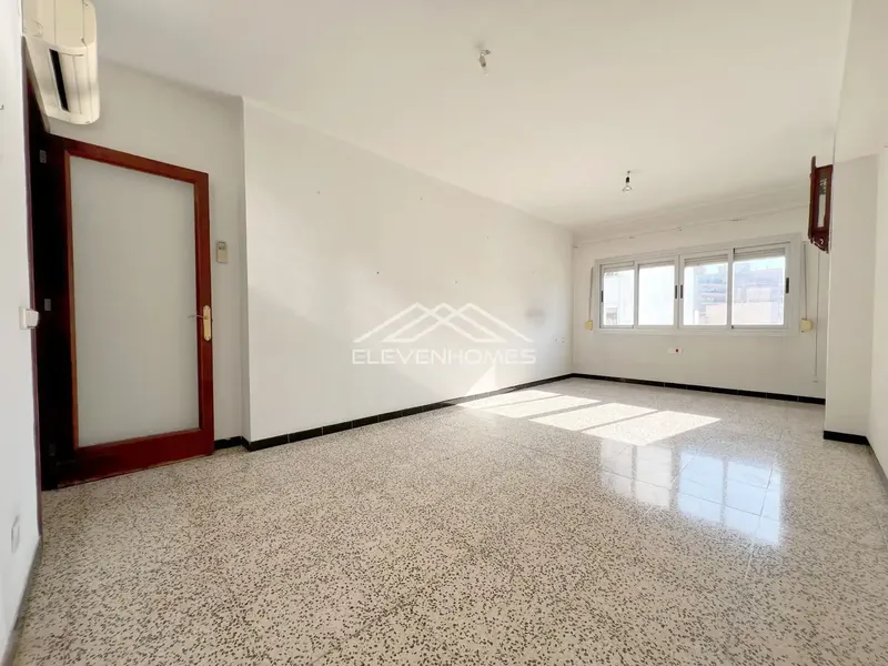 Located in the coveted area of Bonaire, this spacious fifth-floor apartment in a well-maintained building with elevator offers an opportunity — photo 4
