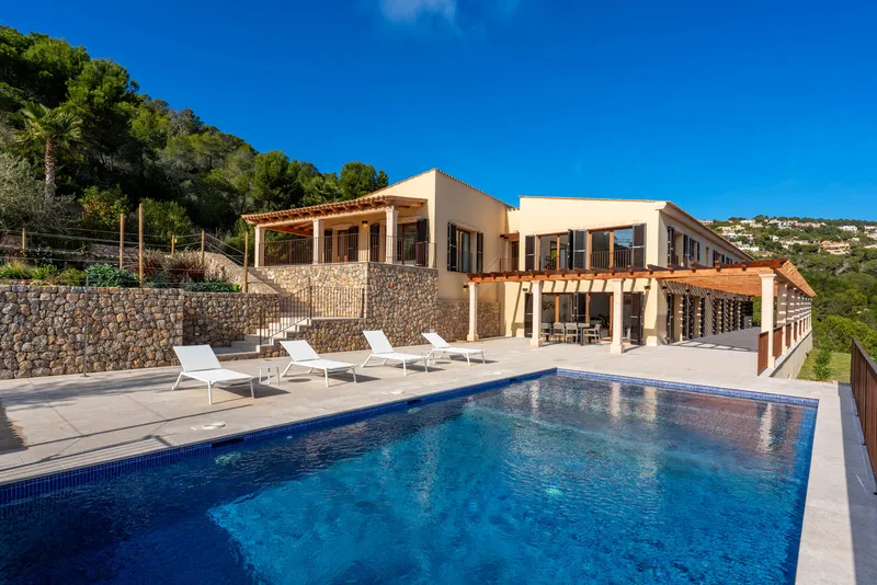 Unique estate with harbour views — photo 1