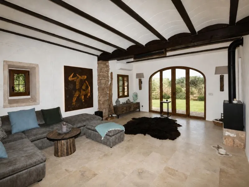 Charming country house with characterful interiors, a beautiful garden and a separate [...] — photo 9